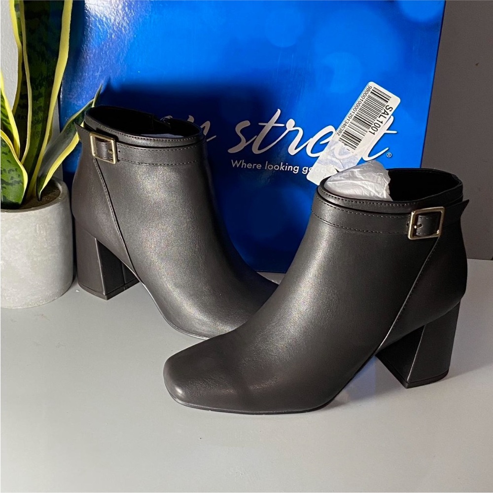 Gray‎ Ankle Boots
